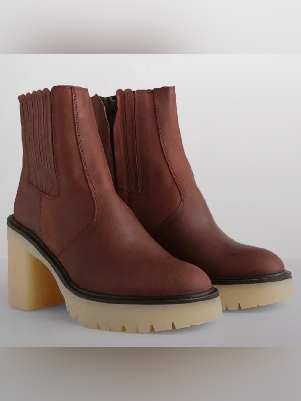 FREE PEOPLE James Leather Chelsea Boot Size: 40
